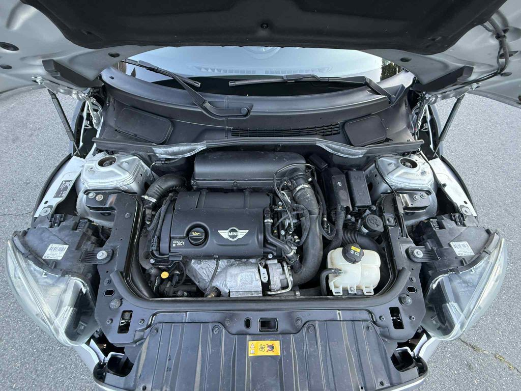 2016 MINI Cooper Image 21