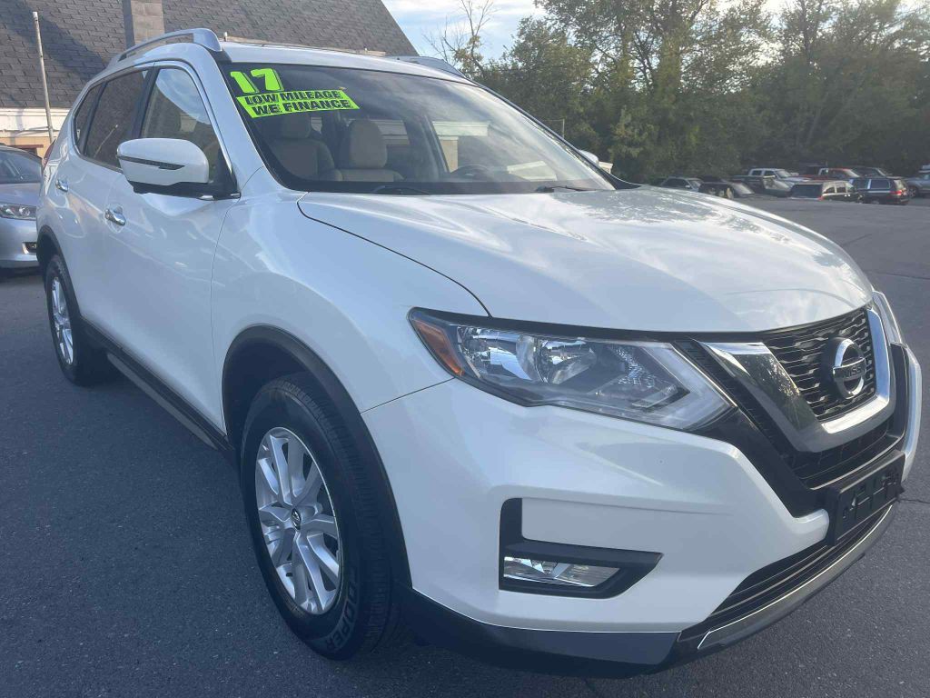 2017 Nissan Rogue Image 1