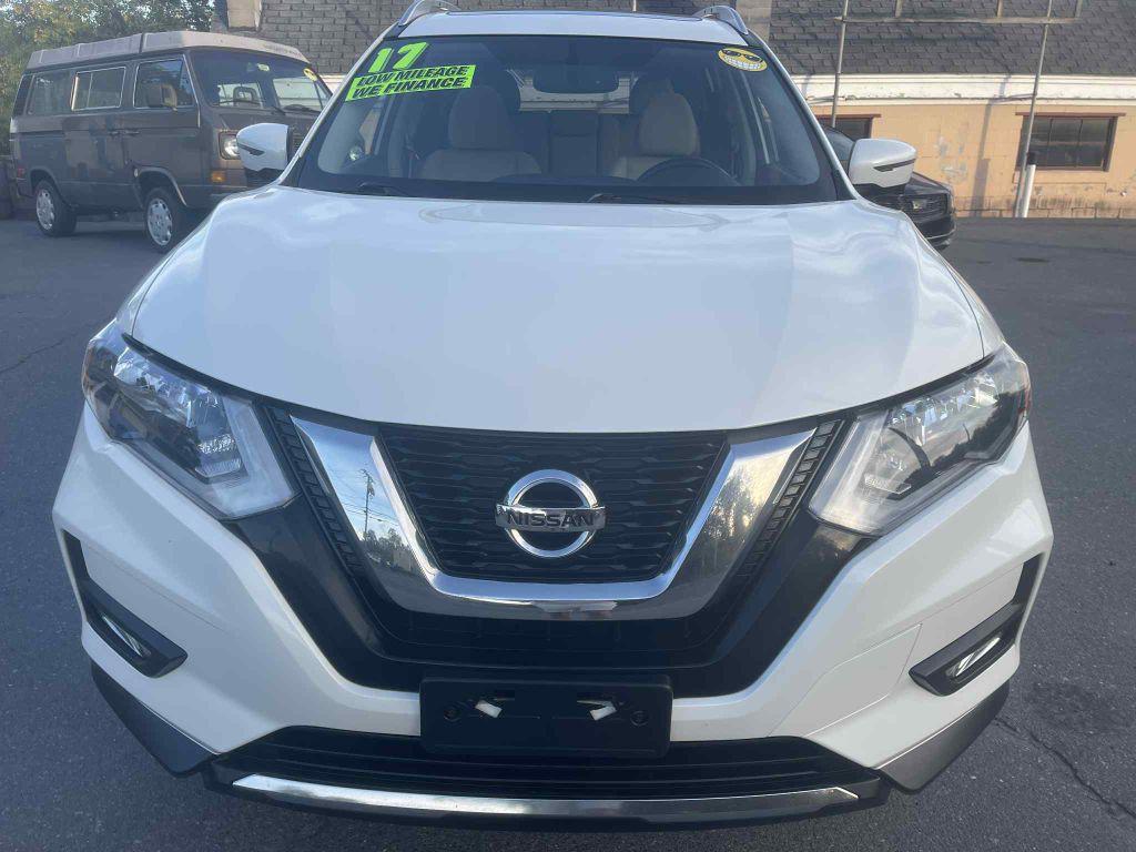 2017 Nissan Rogue Image 2