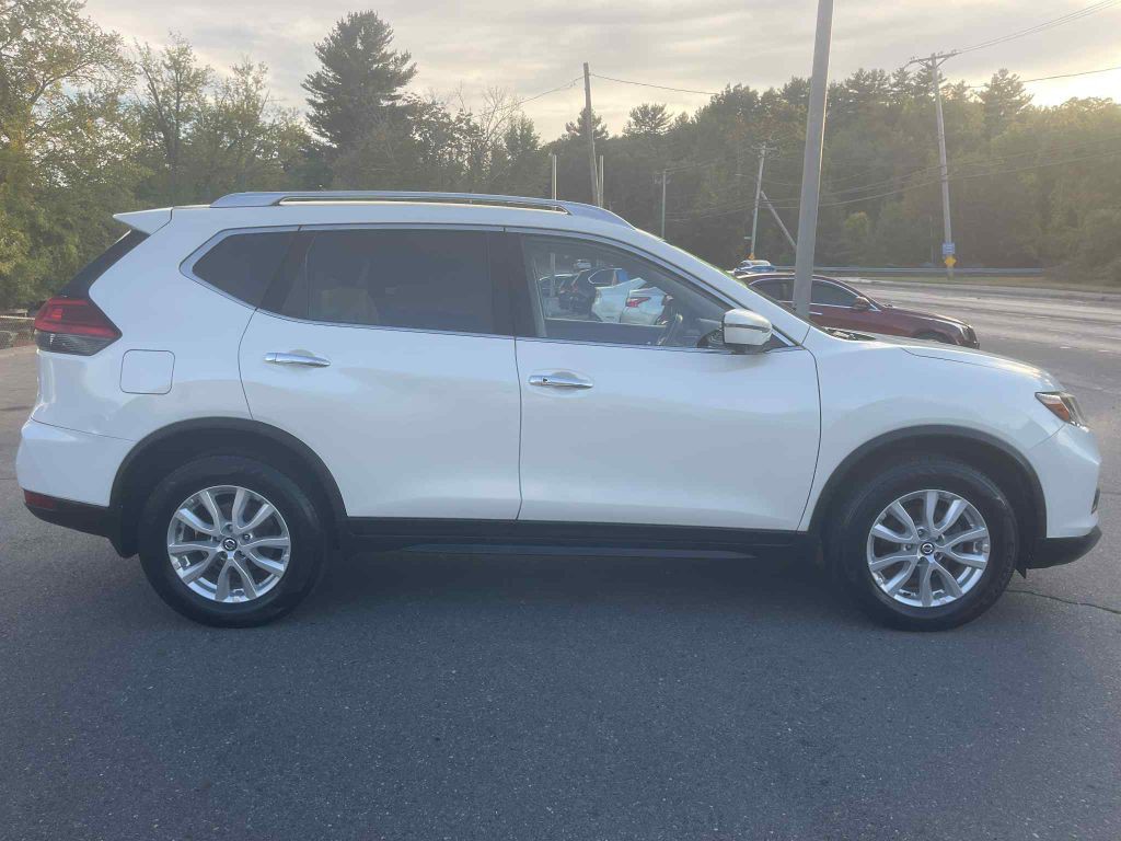 2017 Nissan Rogue Image 8