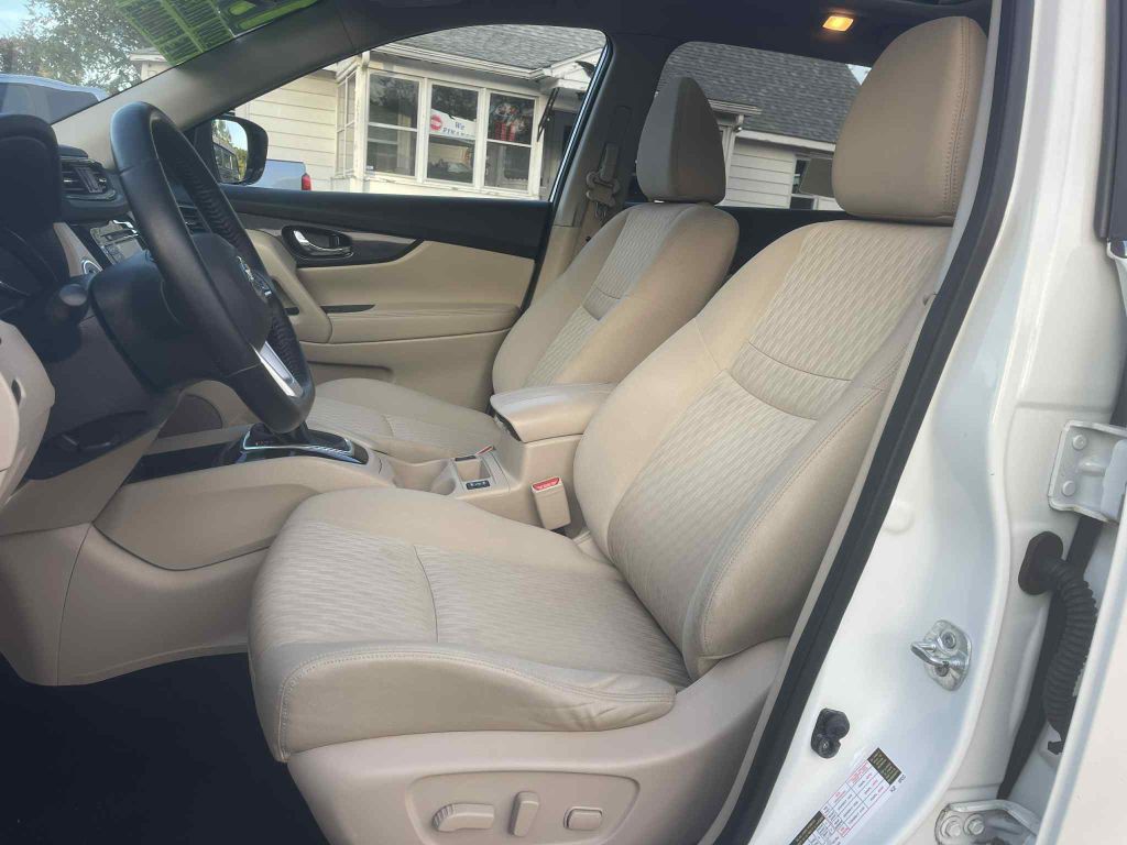 2017 Nissan Rogue Image 9