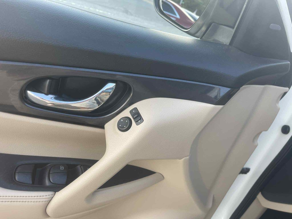 2017 Nissan Rogue Image 23