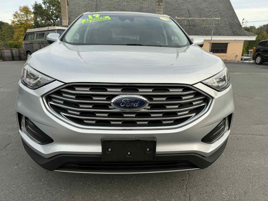 2019 Ford Edge Image 2