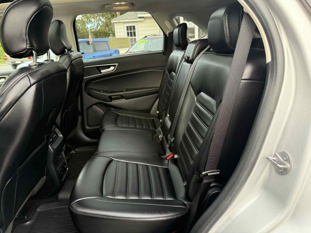 2019 Ford Edge Image 10