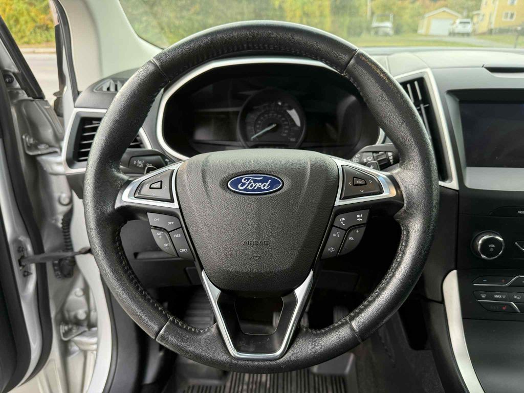 2019 Ford Edge Image 12