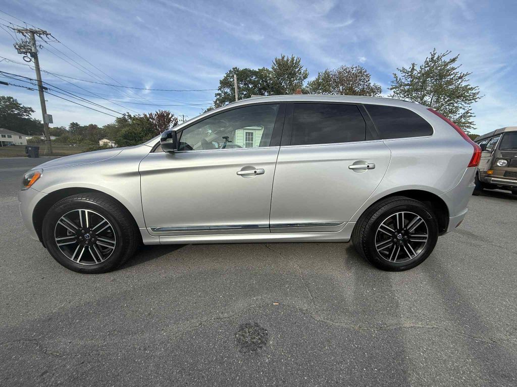 2017 Volvo XC60 Image 4