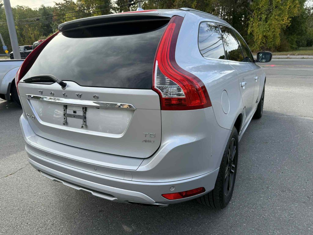2017 Volvo XC60 Image 7