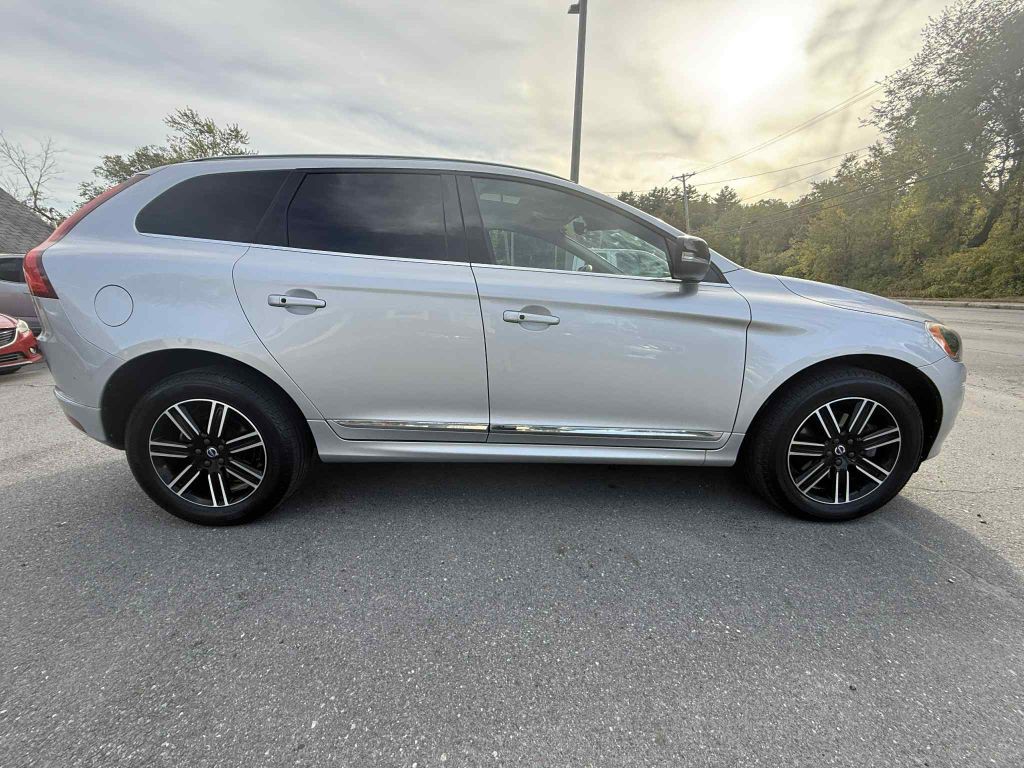 2017 Volvo XC60 Image 8