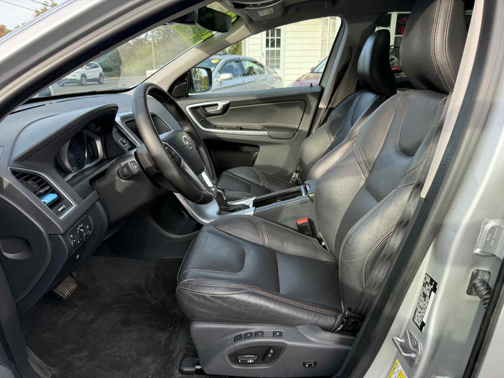 2017 Volvo XC60 Image 9
