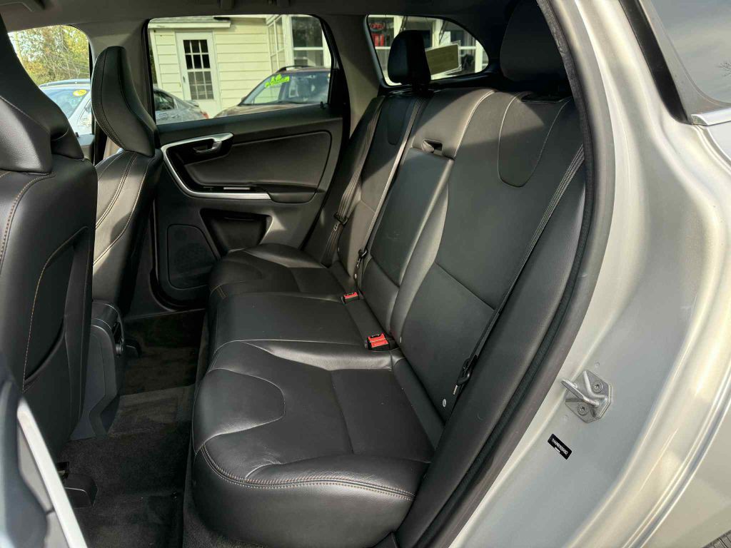 2017 Volvo XC60 Image 10