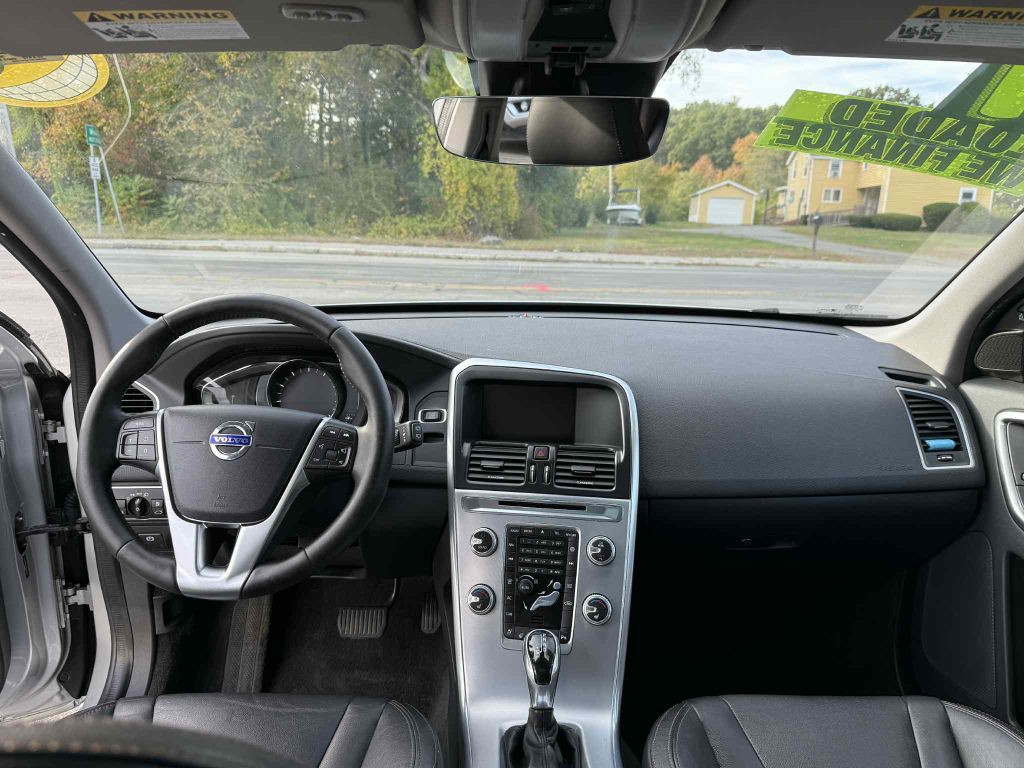 2017 Volvo XC60 Image 11