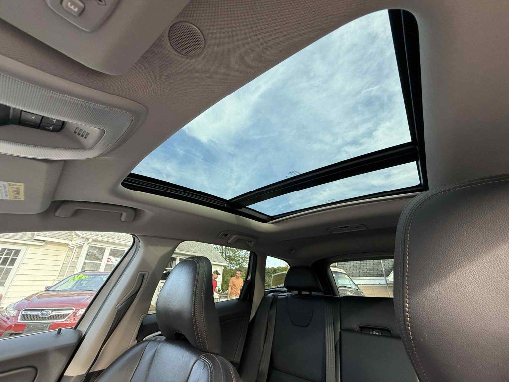 2017 Volvo XC60 Image 17