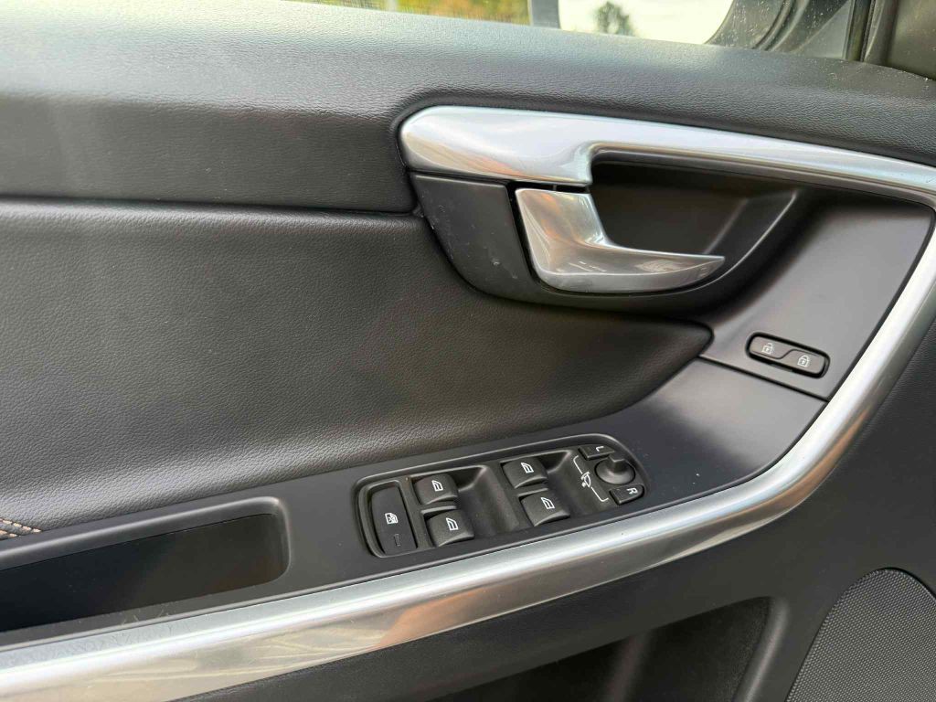 2017 Volvo XC60 Image 20