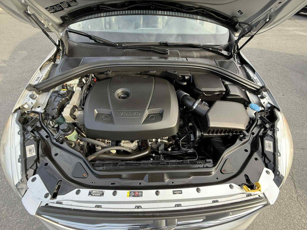 2017 Volvo XC60 Image 25