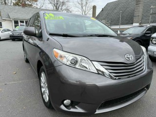 Image for 2014 Toyota Sienna XLE ID: 6904580