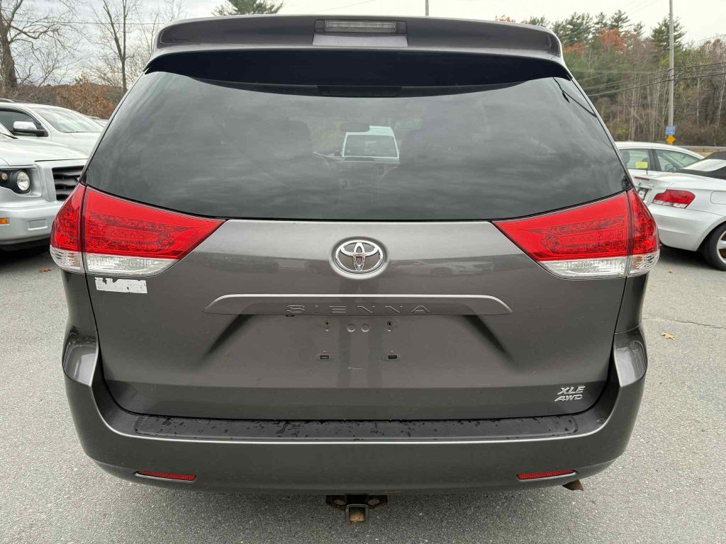 2014 Toyota Sienna Image 6