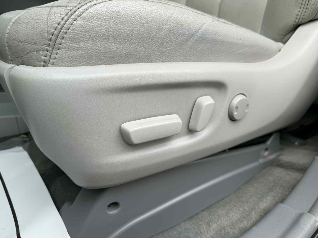 2014 Toyota Sienna Image 24