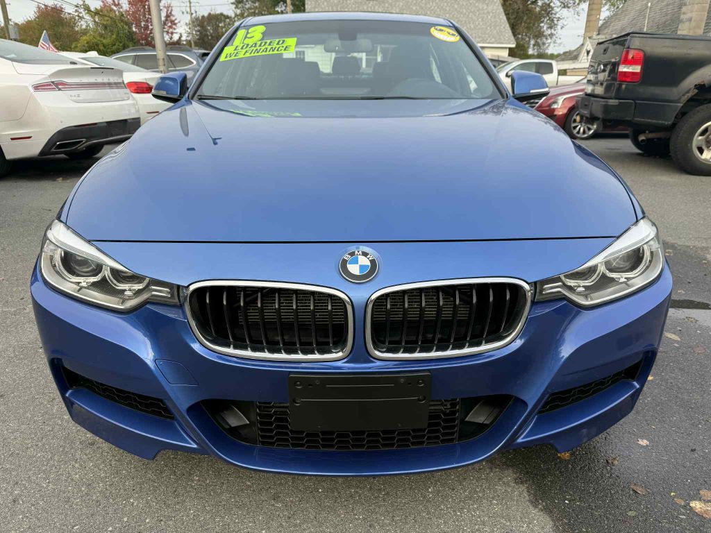 2013 BMW 3 Series Image 2