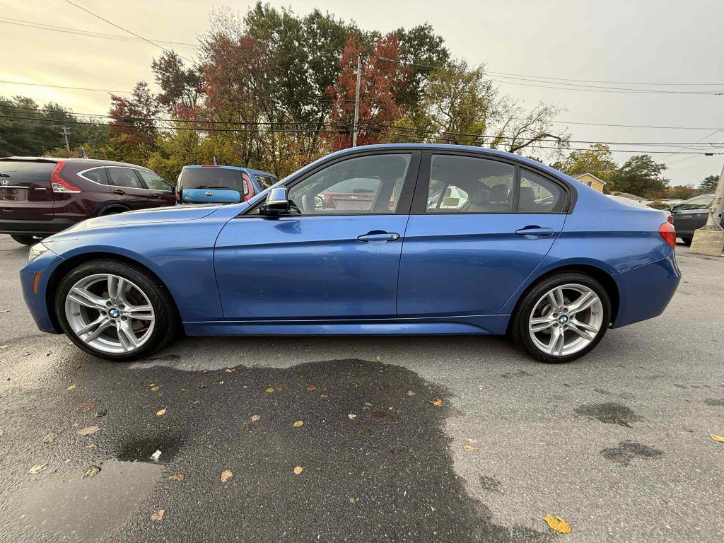 2013 BMW 3 Series Image 4