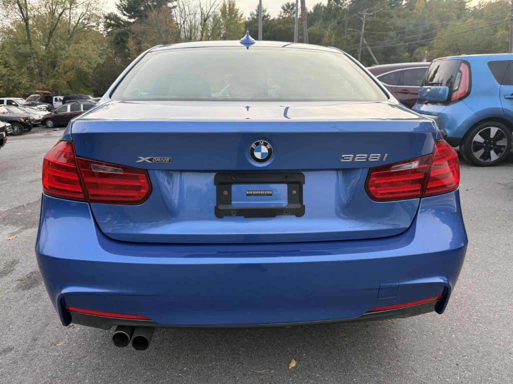 2013 BMW 3 Series Image 6