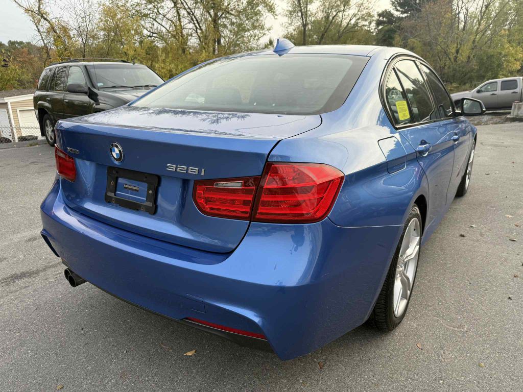 2013 BMW 3 Series Image 7
