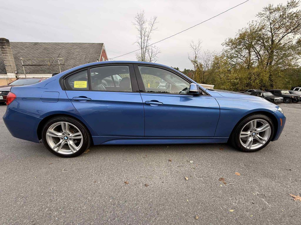 2013 BMW 3 Series Image 8