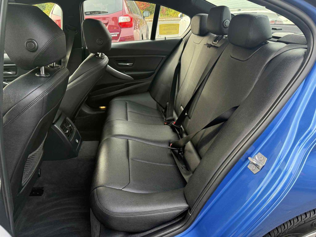 2013 BMW 3 Series Image 10