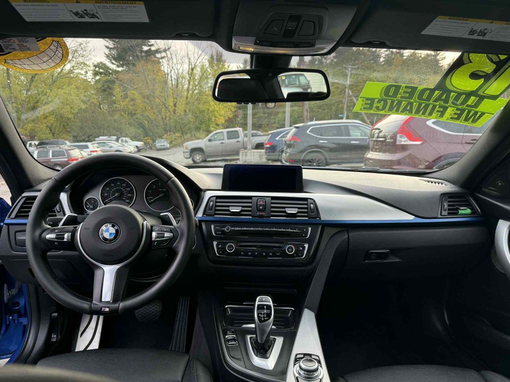 2013 BMW 3 Series Image 11