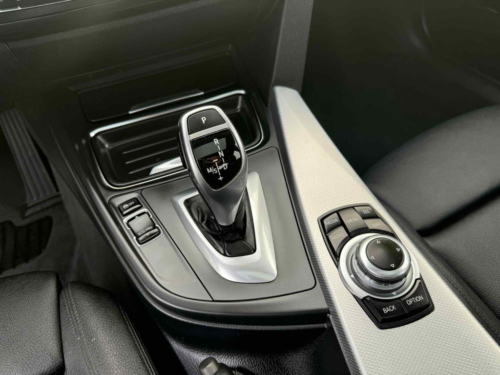 2013 BMW 3 Series Image 13