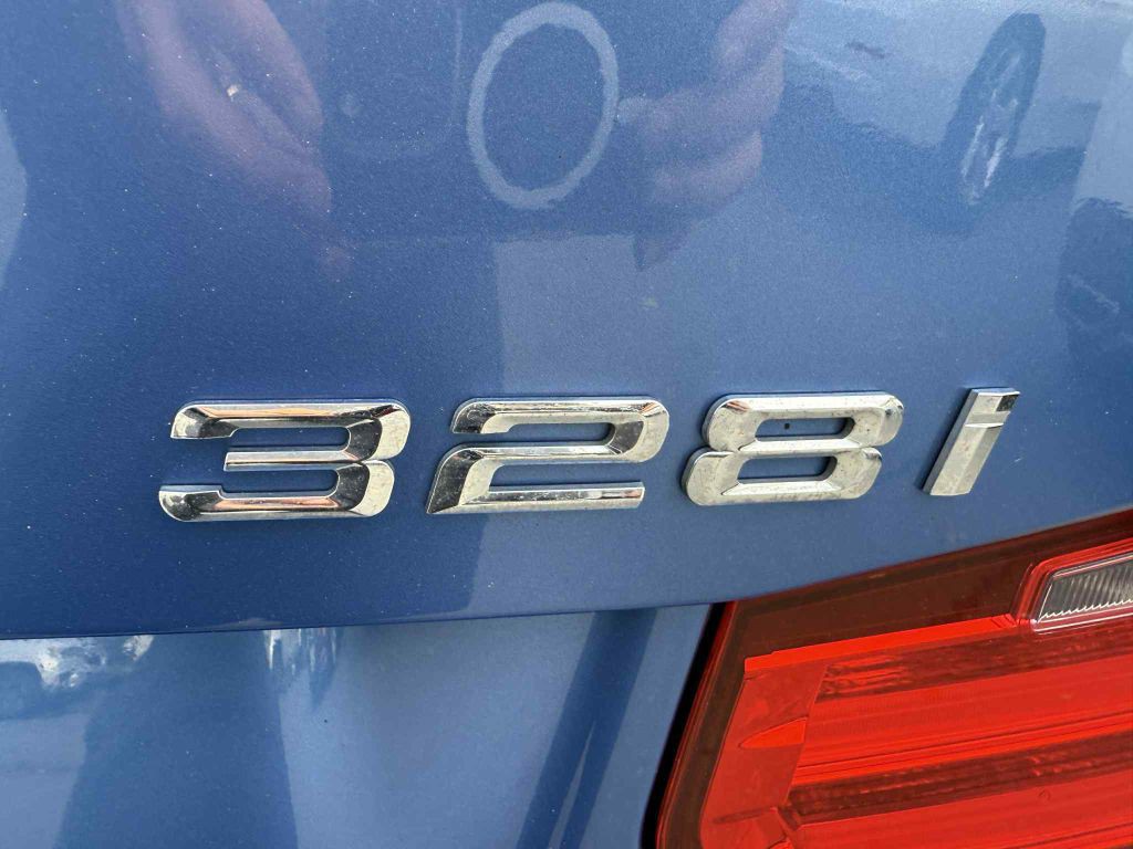 2013 BMW 3 Series Image 20