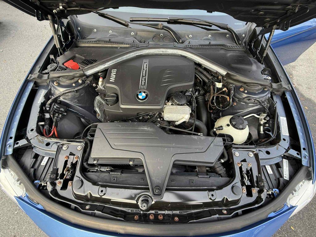 2013 BMW 3 Series Image 23