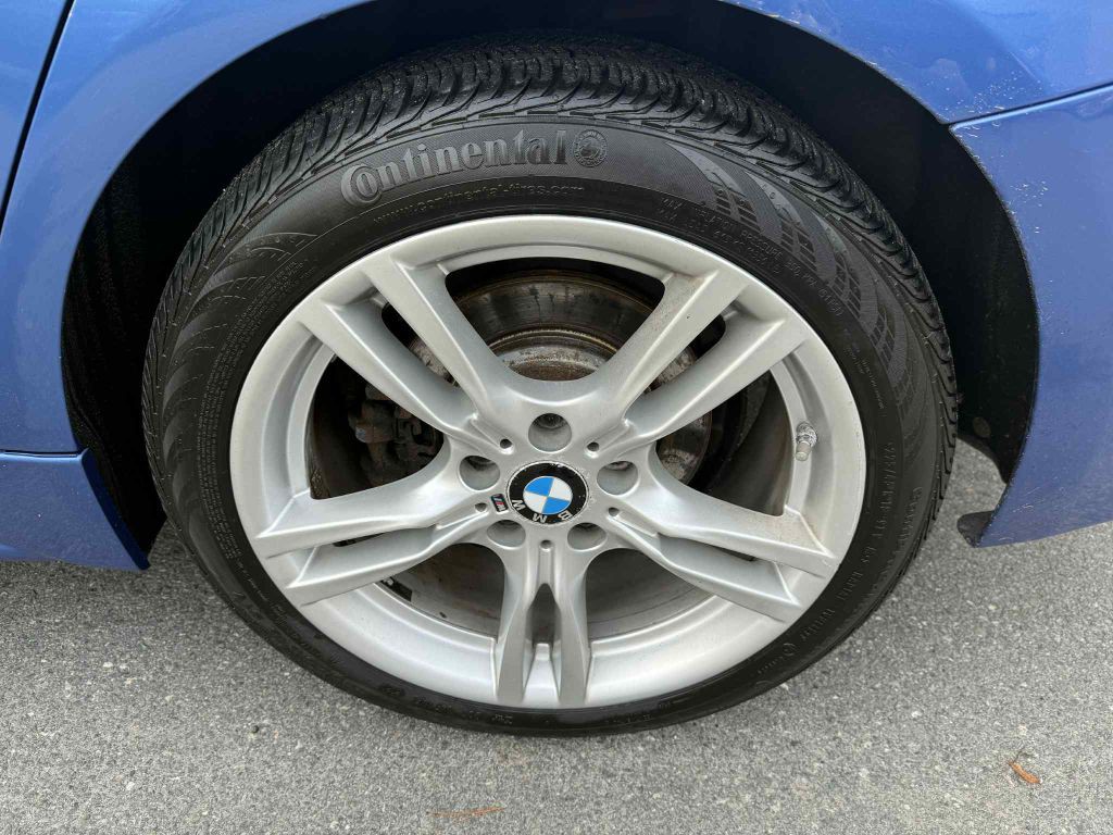 2013 BMW 3 Series Image 24