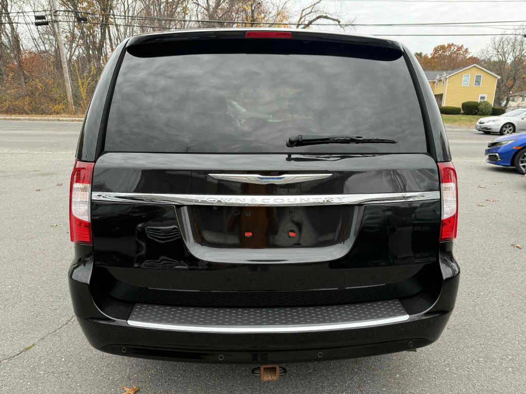 2016 Chrysler Town & Country Image 6