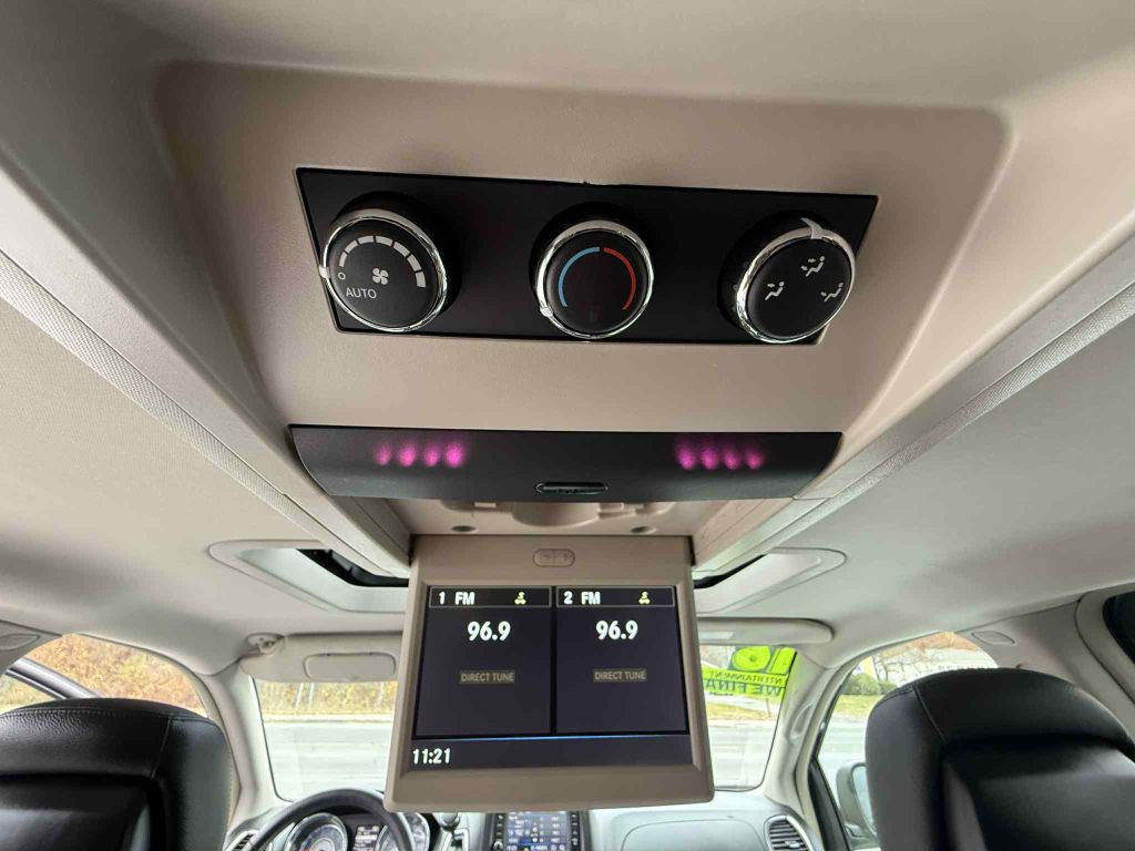 2016 Chrysler Town & Country Image 19