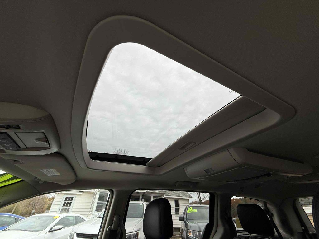 2016 Chrysler Town & Country Image 20