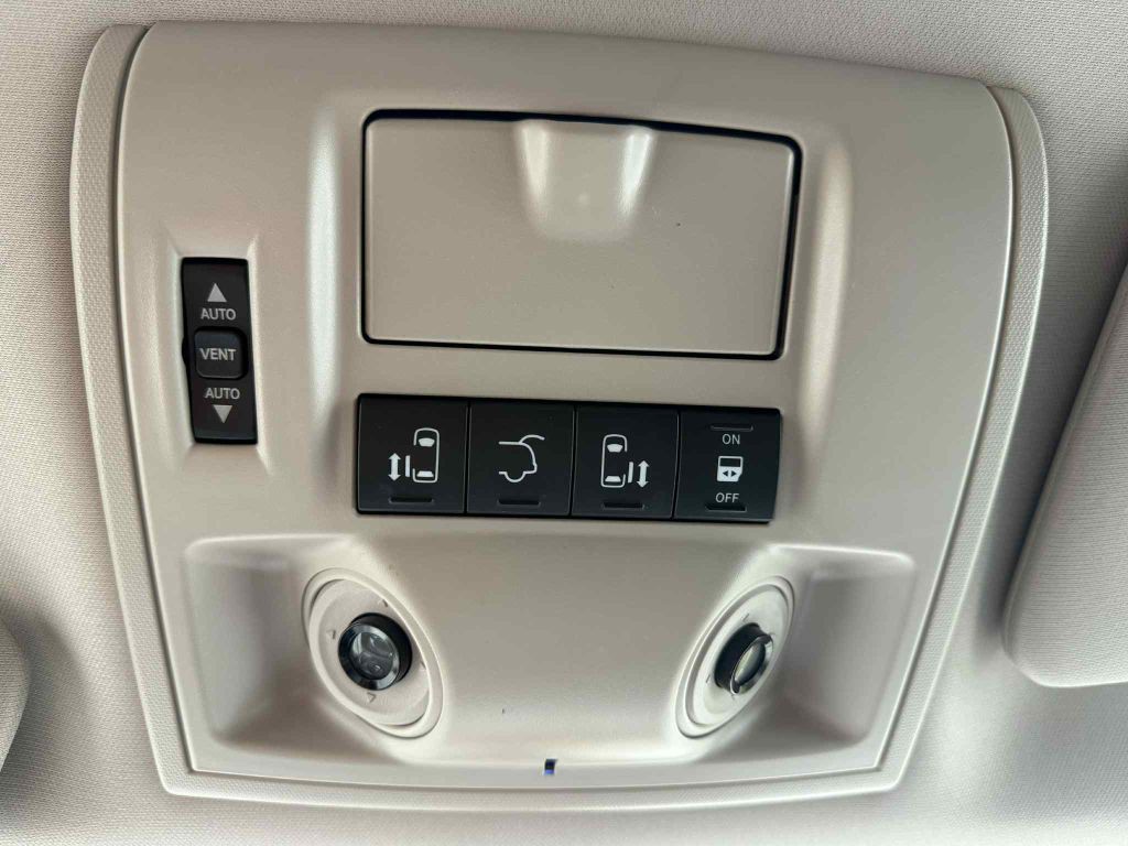 2016 Chrysler Town & Country Image 21