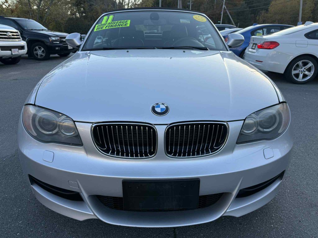 2011 BMW 1 Series Image 2