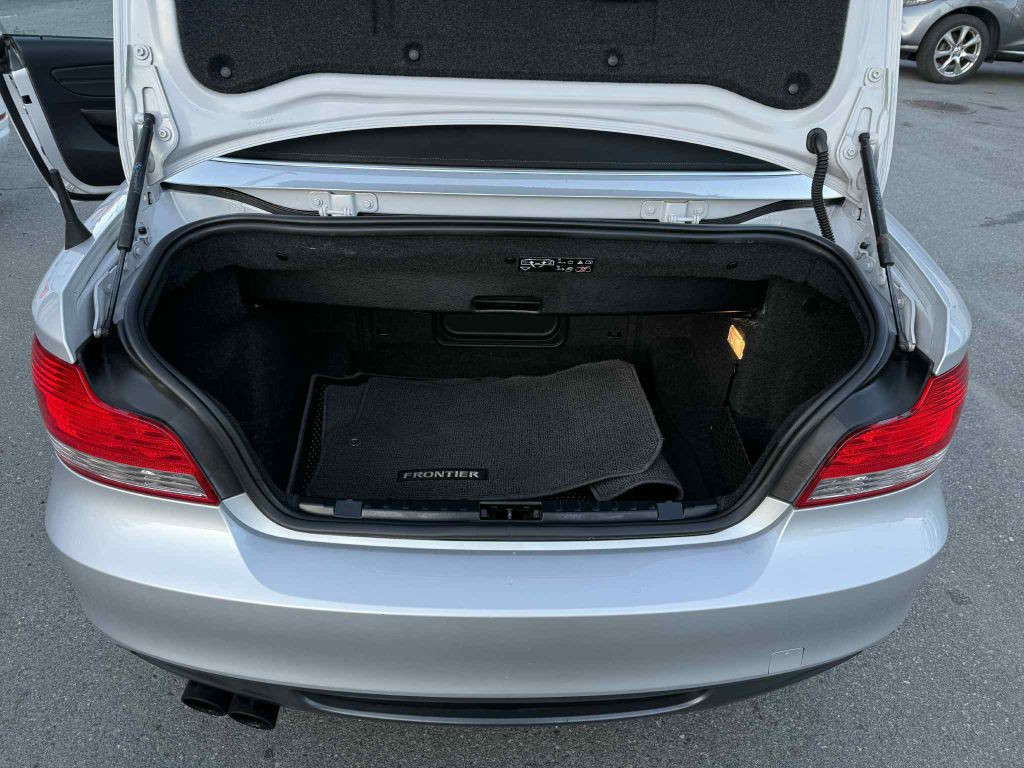 2011 BMW 1 Series Image 25