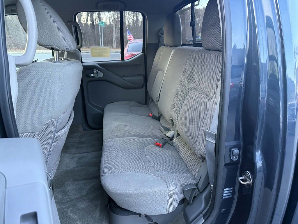 2016 Nissan Frontier Image 11