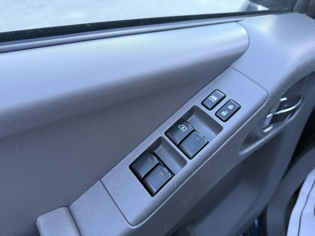 2016 Nissan Frontier Image 18