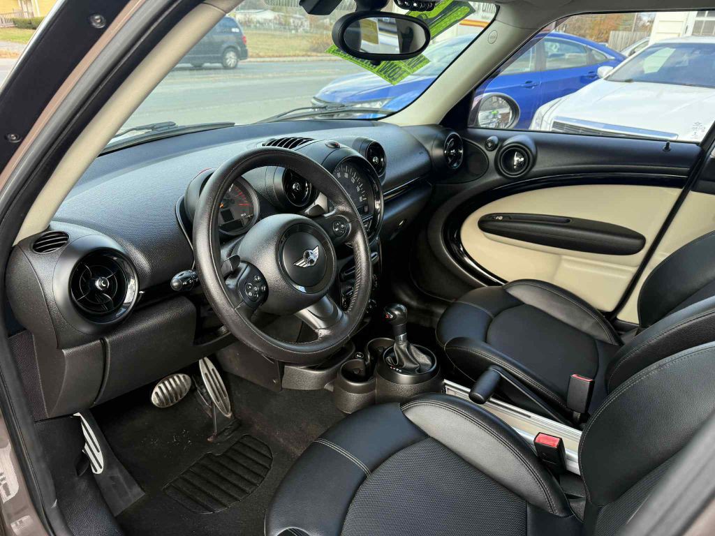 2015 MINI Cooper Image 10