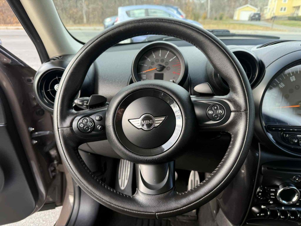 2015 MINI Cooper Image 13