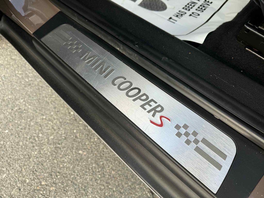 2015 MINI Cooper Image 18