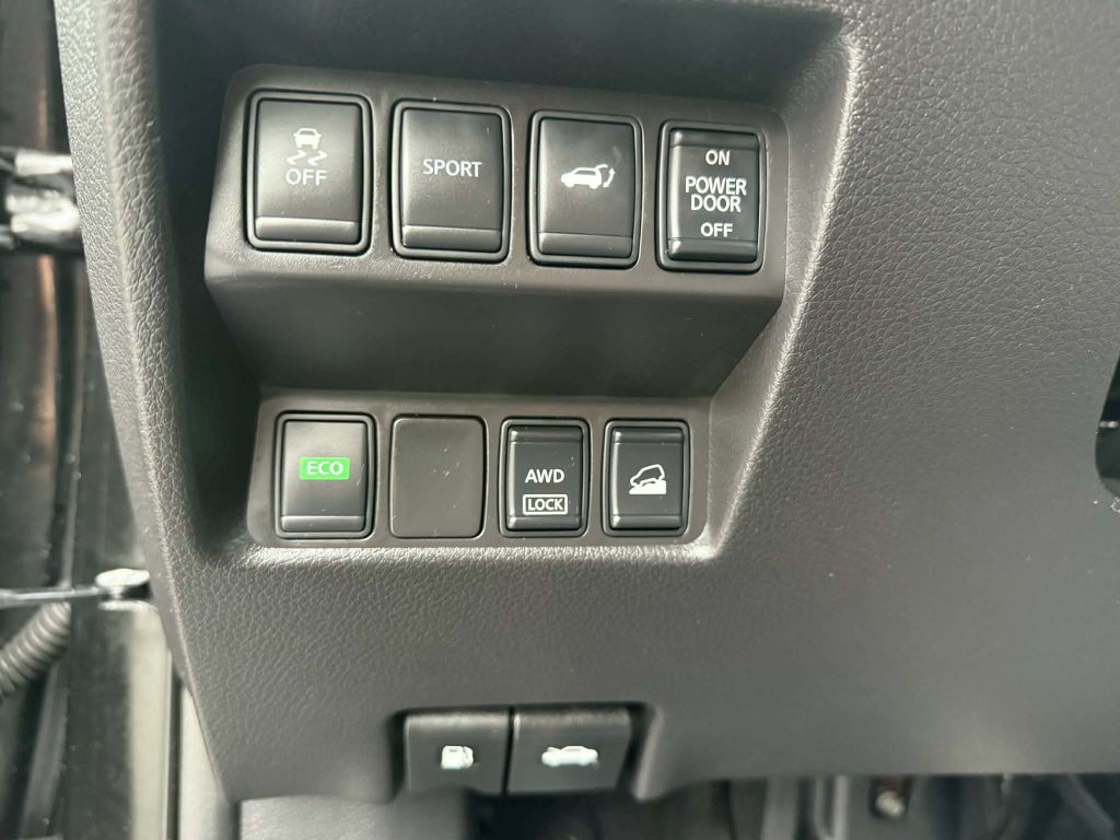 2016 Nissan Rogue Image 18