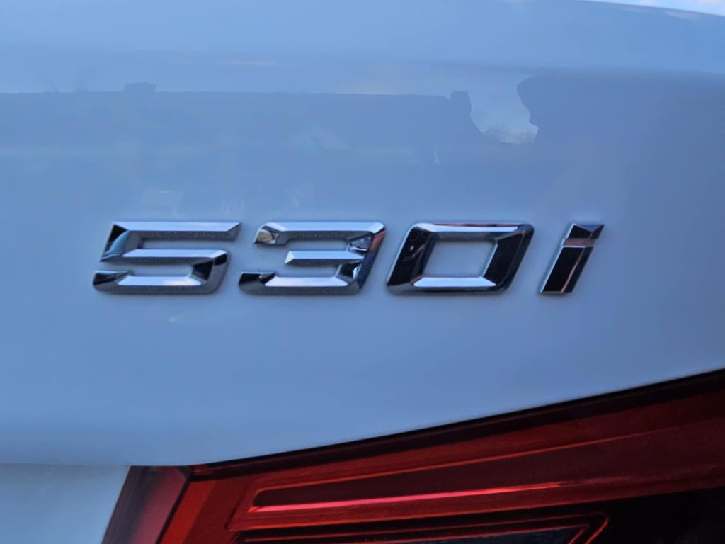 2017 BMW 5 Series Image 23