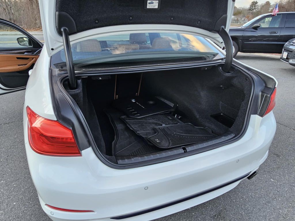 2017 BMW 5 Series Image 24