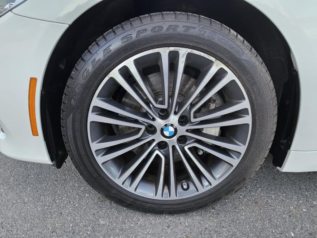 2017 BMW 5 Series Image 27