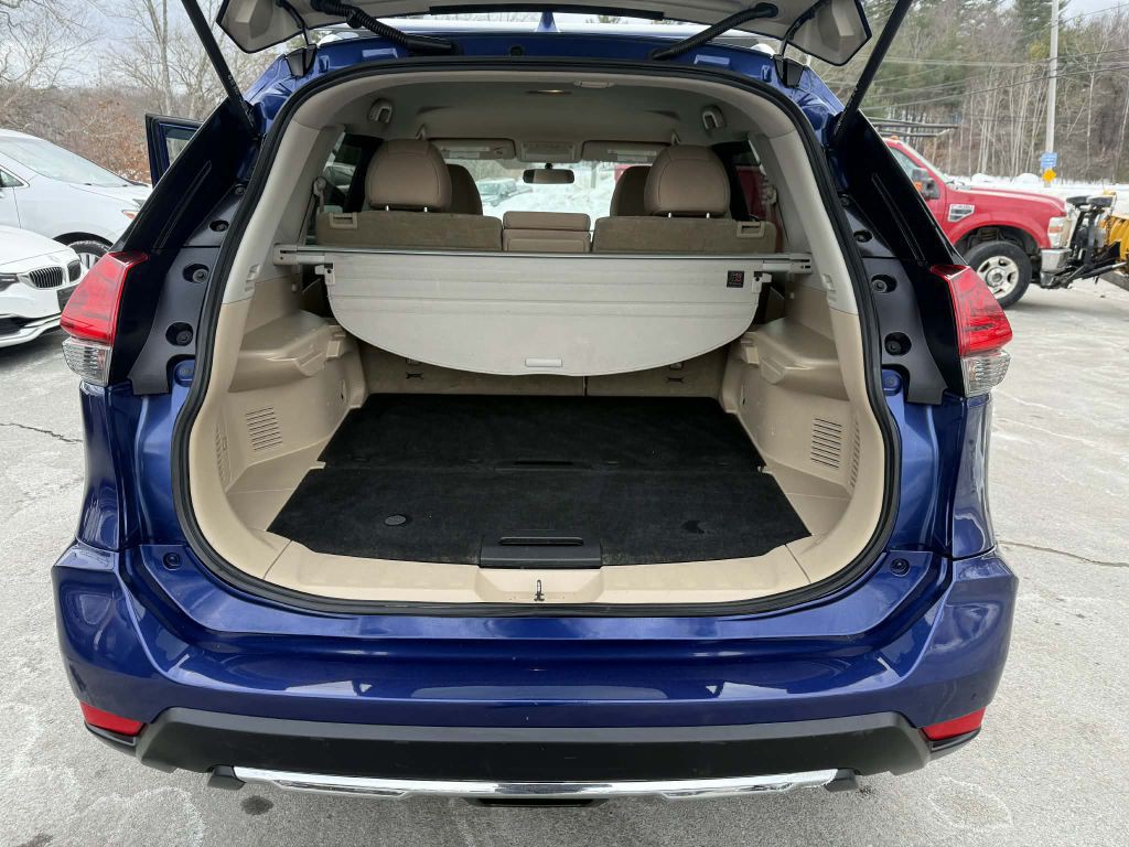 2017 Nissan Rogue Image 24
