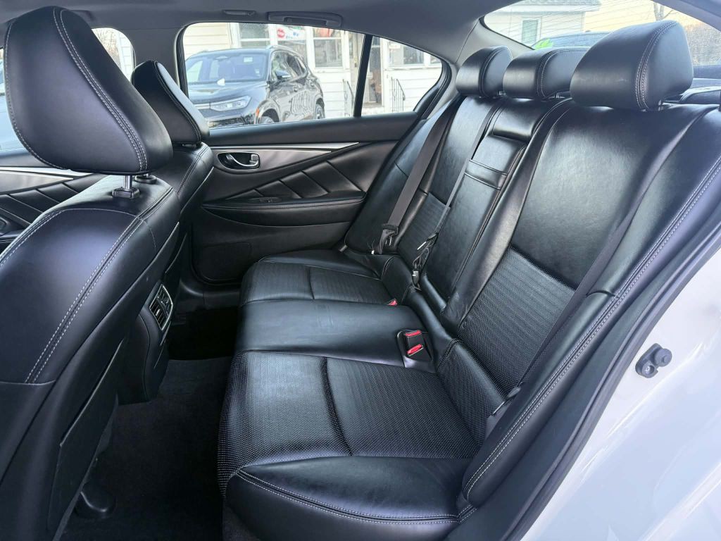 2016 INFINITI Q50 Image 11