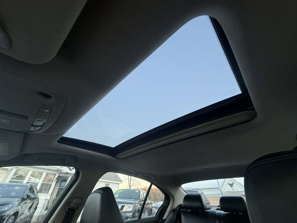 2016 INFINITI Q50 Image 19